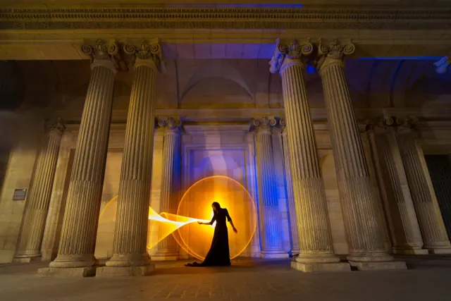 Light painting au Louvre, Paris – Frédéric Leroux photographe