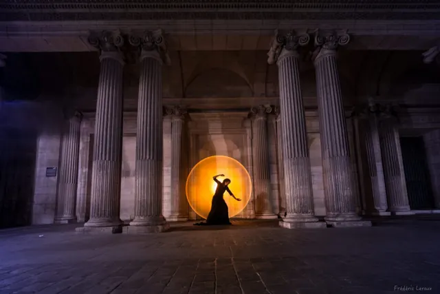 Light painting au Louvre, Paris – Frédéric Leroux photographe