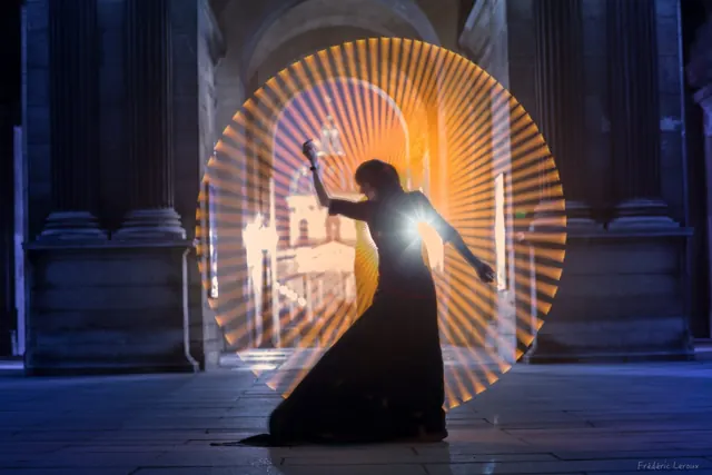 Light painting au Louvre, Paris – Frédéric Leroux photographe