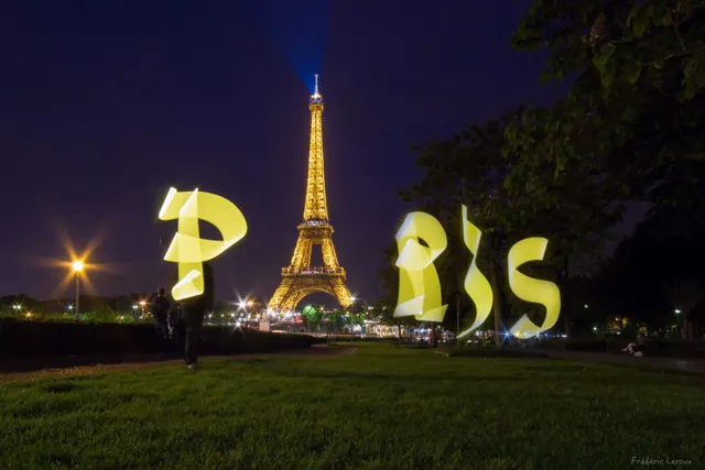 Light painting à la tour Eiffel, Paris – Frédéric Leroux photographe