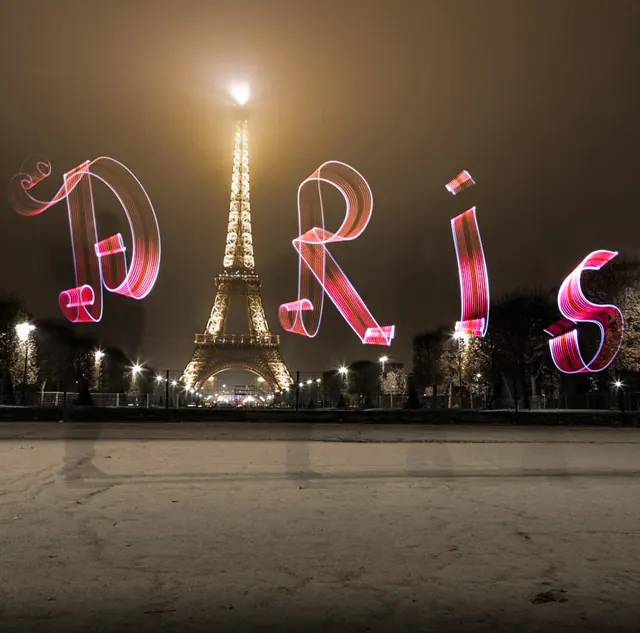 Light painting à la tour Eiffel, Paris – Frédéric Leroux photographe