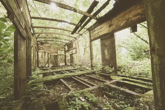 Light painting dans un wagon abandonné – Frédéric Leroux photographe