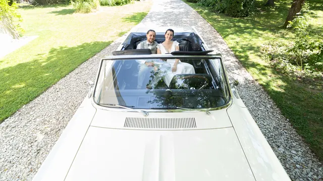 Voiture de mariage vintage décapotable vue du dessus – Frédéric Leroux, photographe de mariage à Reims
