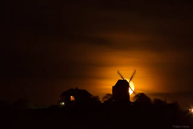 Pleine lune sur le moulin de Verzenay – Frédéric Leroux photographe